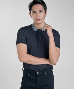 Áo Polo kiểu dáng body fit, tôn dáng người mặc. Màu sắc trung tính, dễ phối đồ. Chất liệu: 81% Nylon 19% spandex